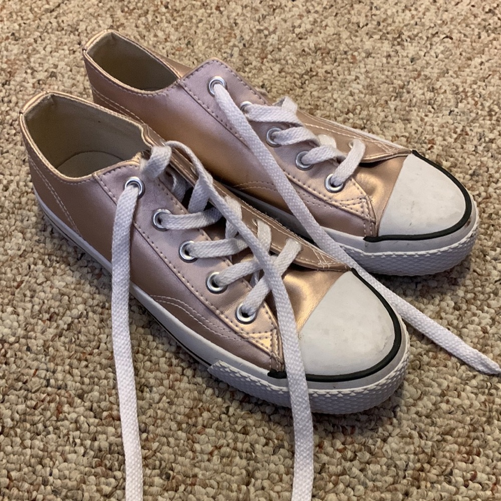 Women’s air walks size 7